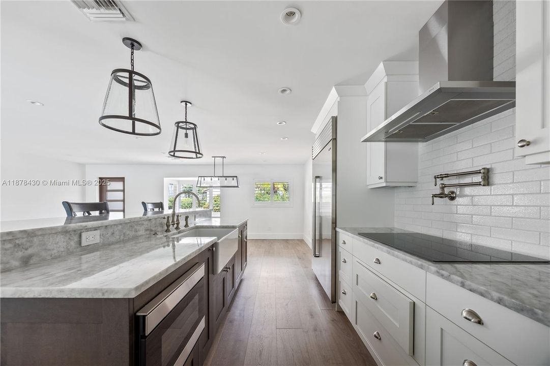 Recently Rented: $9,000 (3 beds, 3 baths, 1814 Square Feet)