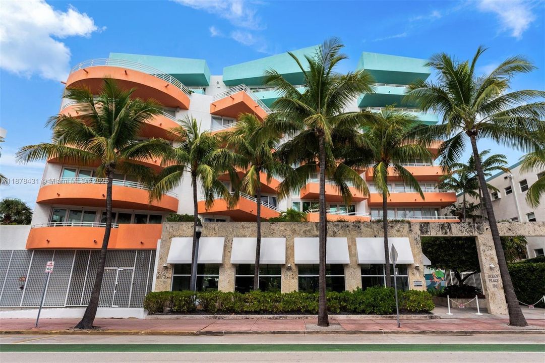 Recently Sold: $5,500,000 (3 beds, 3 baths, 2786 Square Feet)