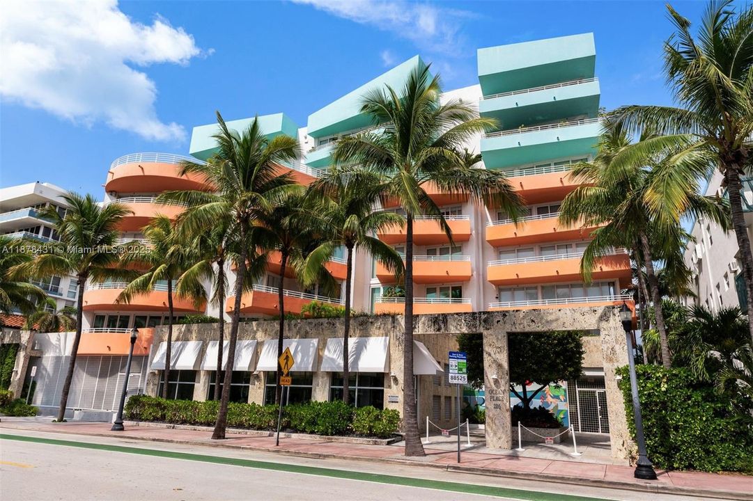 Recently Sold: $5,500,000 (3 beds, 3 baths, 2786 Square Feet)
