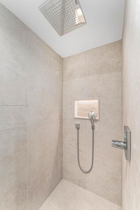 Recently Sold: $5,500,000 (3 beds, 3 baths, 2786 Square Feet)