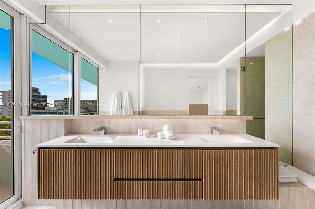 Recently Sold: $5,500,000 (3 beds, 3 baths, 2786 Square Feet)