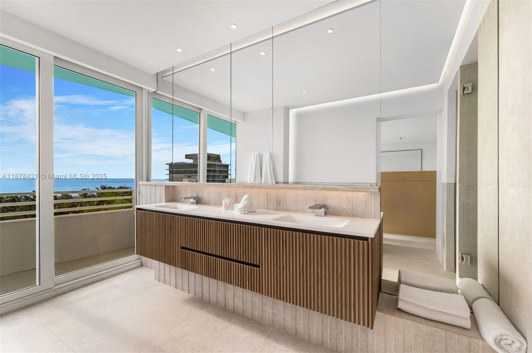 Recently Sold: $5,500,000 (3 beds, 3 baths, 2786 Square Feet)