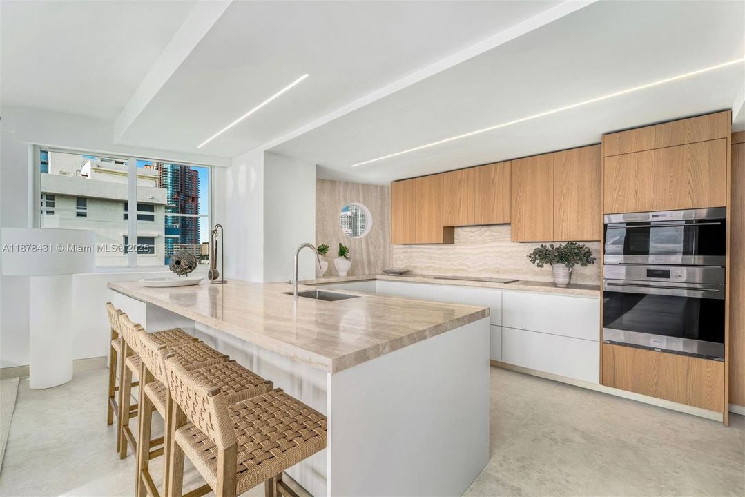 Recently Sold: $5,500,000 (3 beds, 3 baths, 2786 Square Feet)