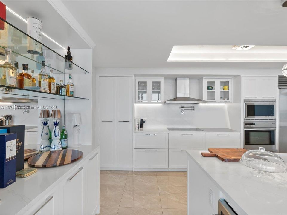 For Sale: $2,100,000 (2 beds, 2 baths, 1878 Square Feet)