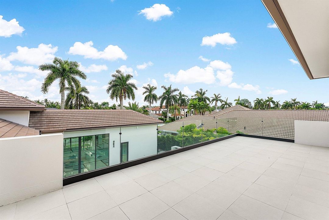 32' Upstairs Balcony overlooking pool