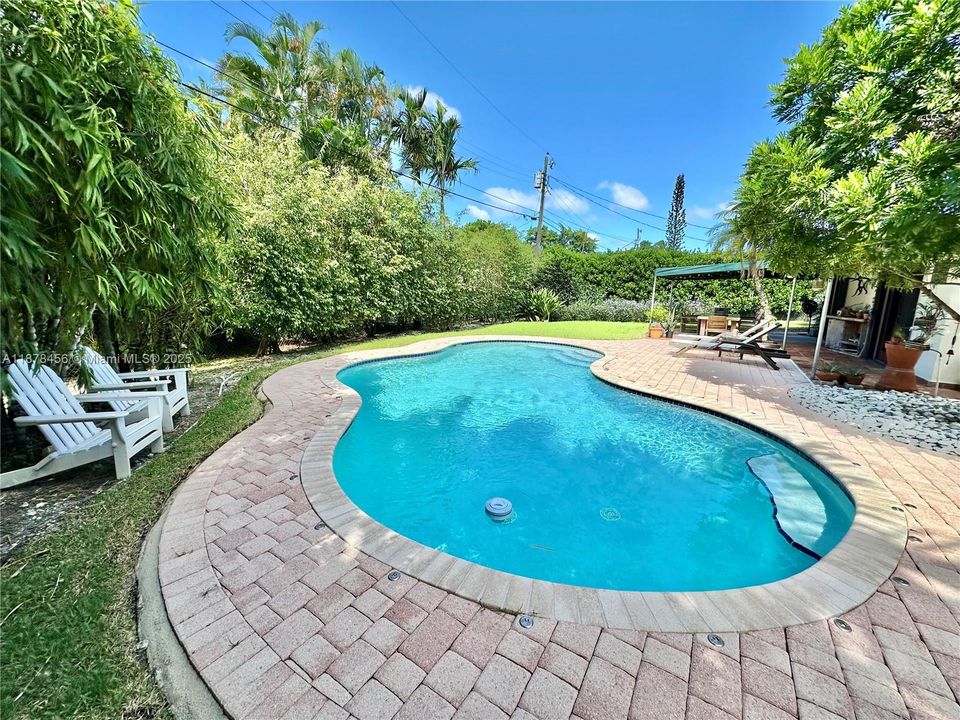 For Sale: $1,800,000 (3 beds, 2 baths, 2048 Square Feet)