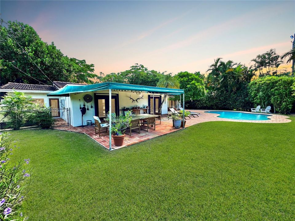 For Sale: $1,800,000 (3 beds, 2 baths, 2048 Square Feet)