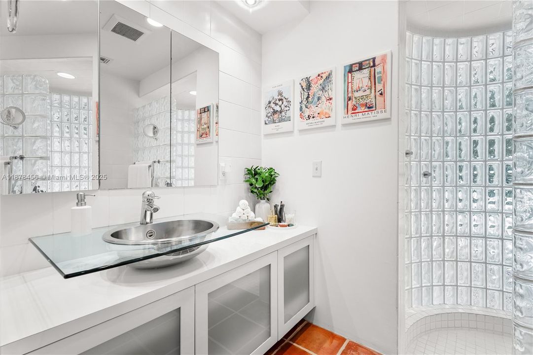 For Sale: $1,800,000 (3 beds, 2 baths, 2048 Square Feet)