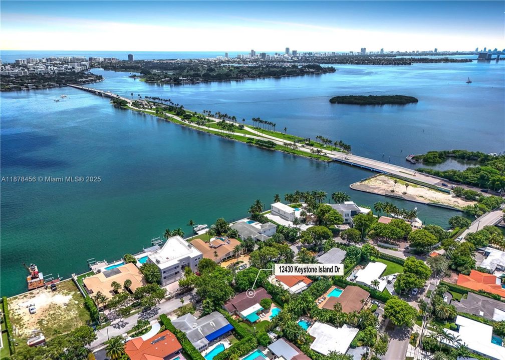 For Sale: $1,800,000 (3 beds, 2 baths, 2048 Square Feet)