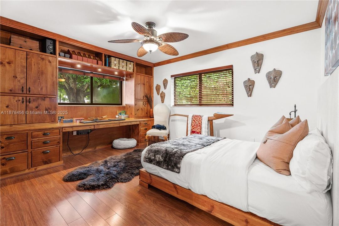 For Sale: $1,800,000 (3 beds, 2 baths, 2048 Square Feet)