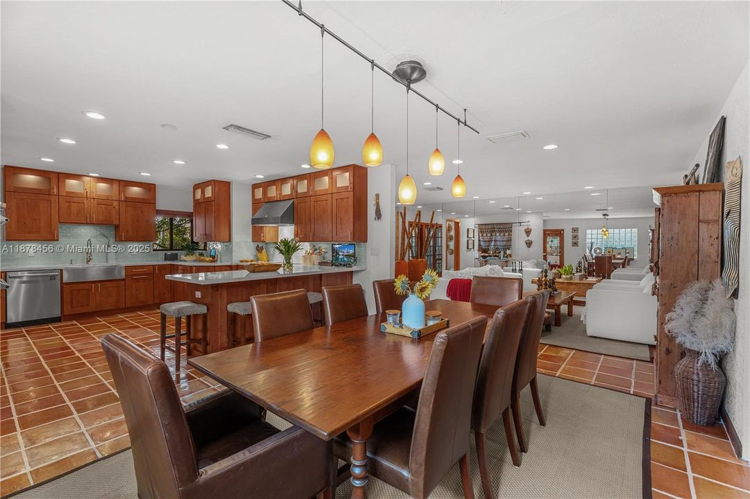 For Sale: $1,800,000 (3 beds, 2 baths, 2048 Square Feet)