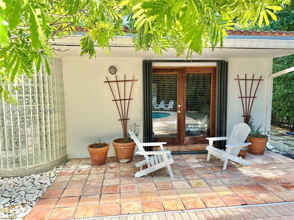 For Sale: $1,800,000 (3 beds, 2 baths, 2048 Square Feet)