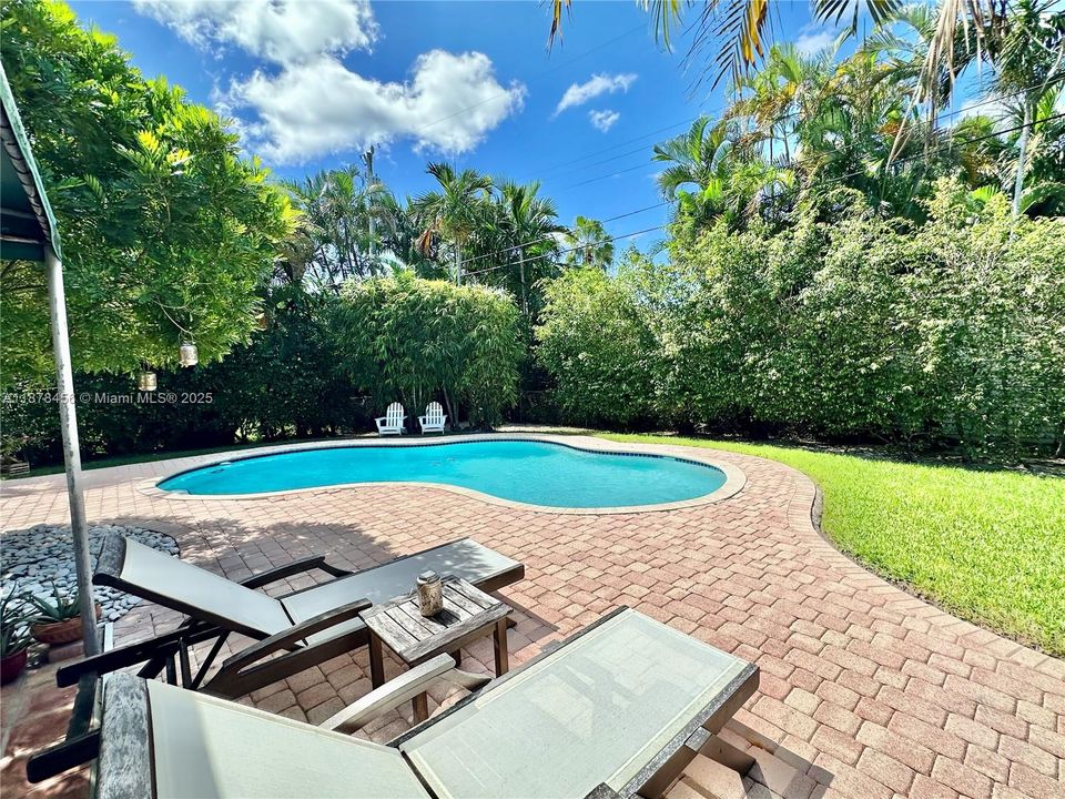 For Sale: $1,800,000 (3 beds, 2 baths, 2048 Square Feet)