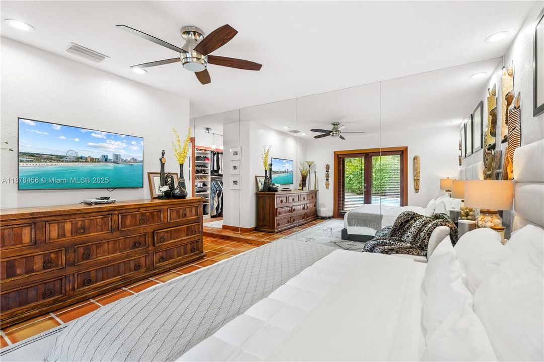 For Sale: $1,800,000 (3 beds, 2 baths, 2048 Square Feet)