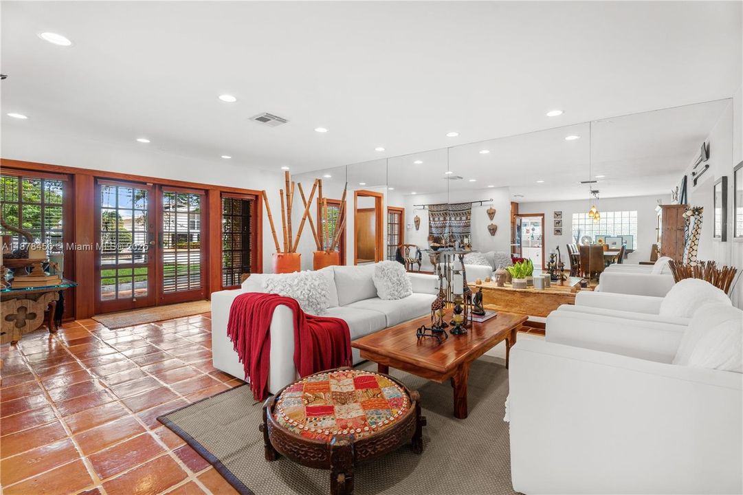 For Sale: $1,800,000 (3 beds, 2 baths, 2048 Square Feet)