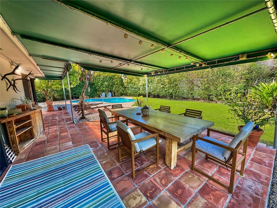 For Sale: $1,800,000 (3 beds, 2 baths, 2048 Square Feet)