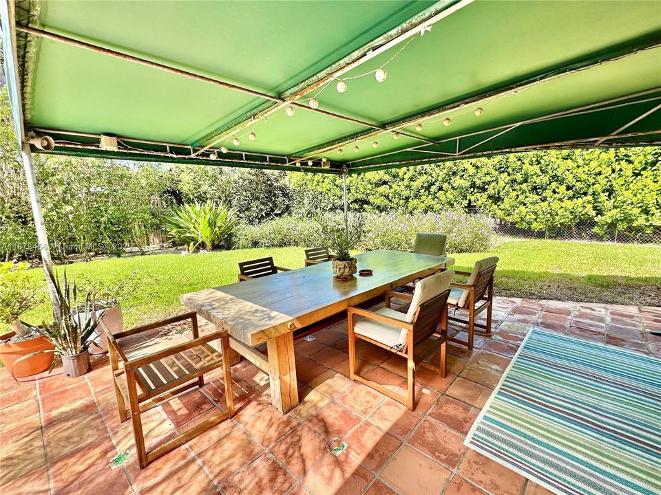 For Sale: $1,800,000 (3 beds, 2 baths, 2048 Square Feet)