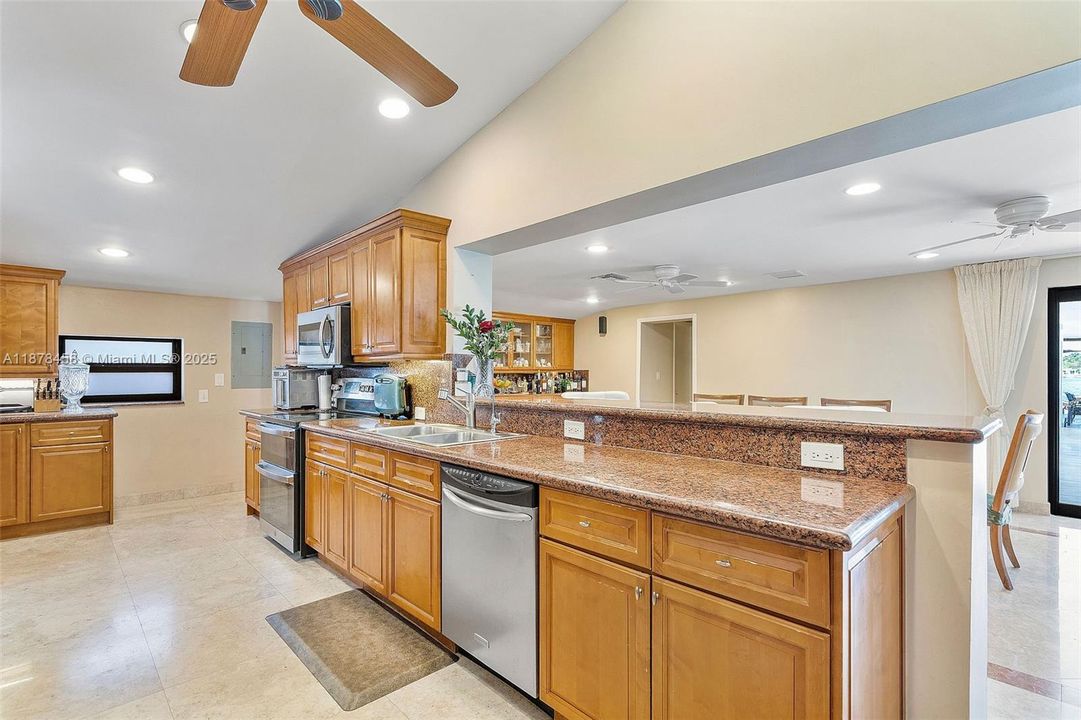 For Sale: $2,490,000 (5 beds, 4 baths, 2759 Square Feet)