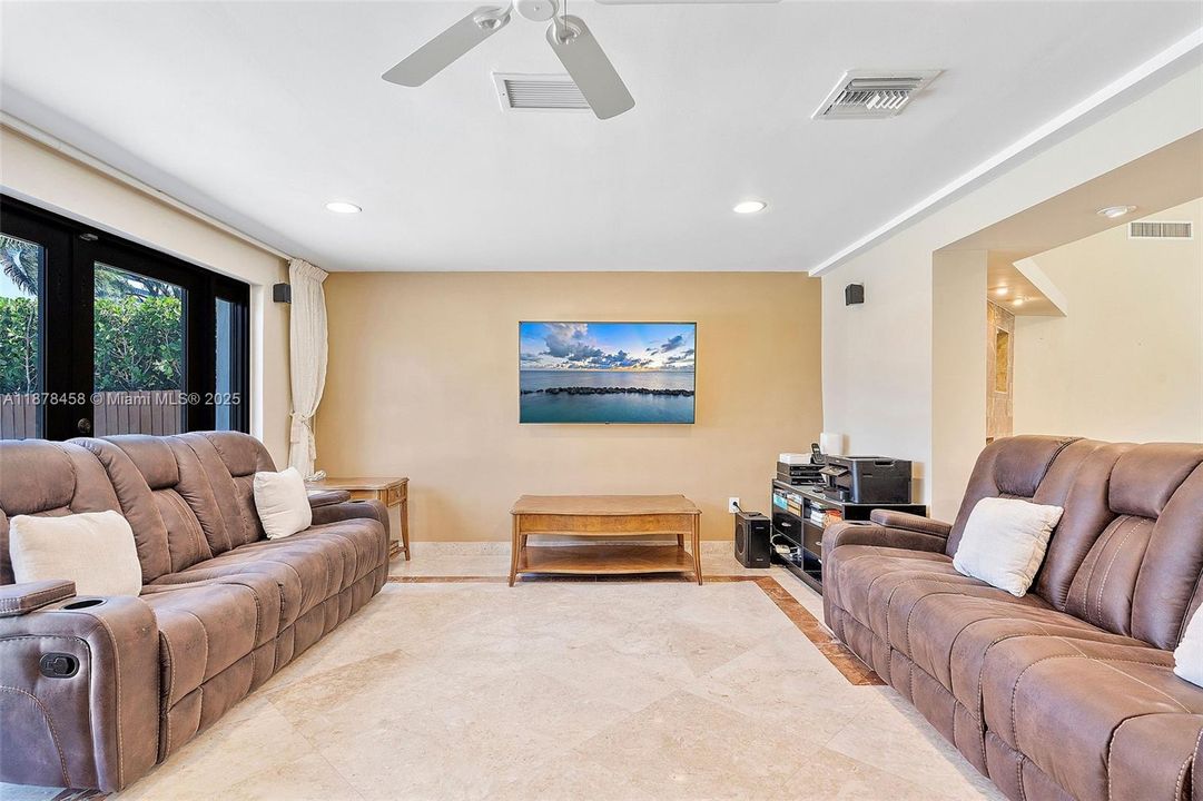 For Sale: $2,490,000 (5 beds, 4 baths, 2759 Square Feet)