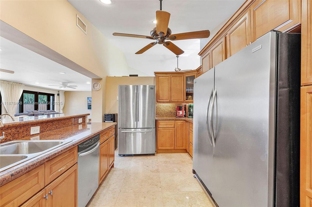 For Sale: $2,490,000 (5 beds, 4 baths, 2759 Square Feet)