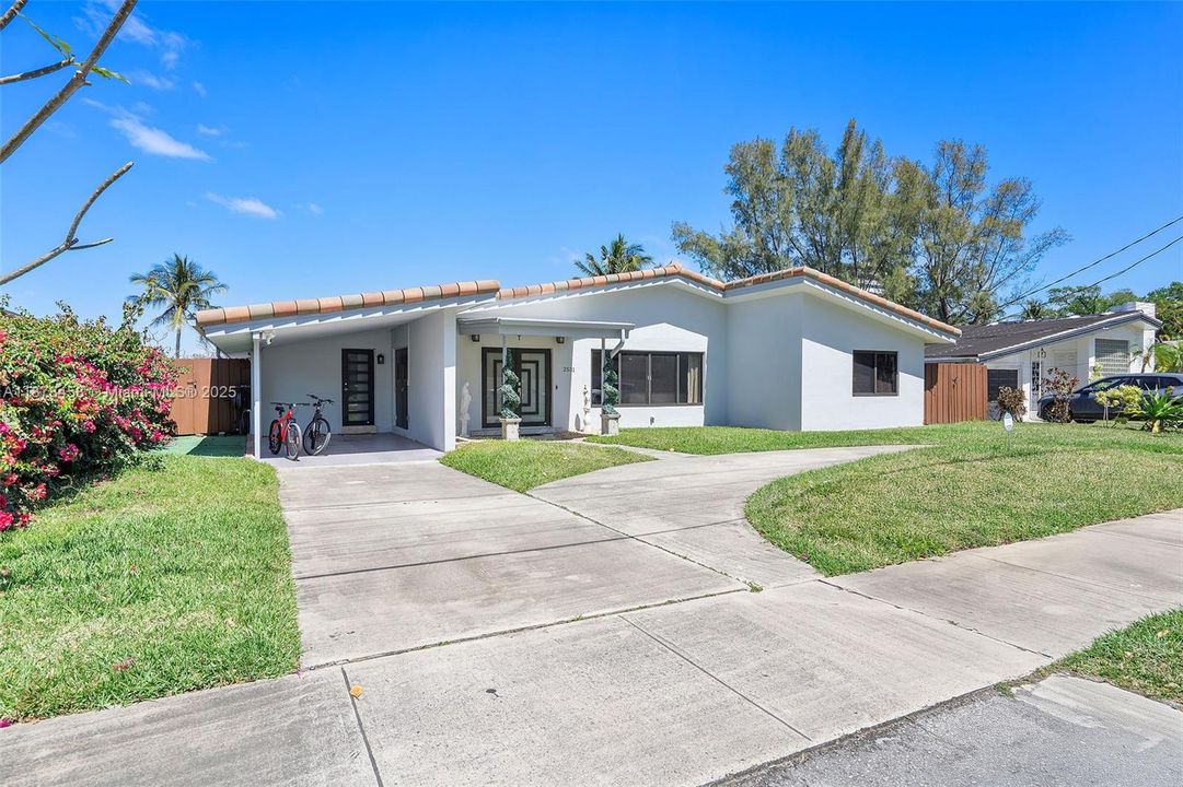 For Sale: $2,490,000 (5 beds, 4 baths, 2759 Square Feet)