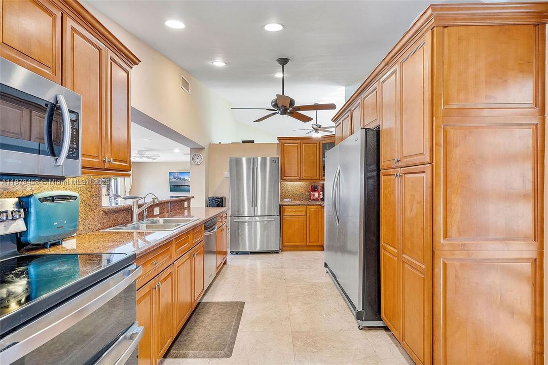 For Sale: $2,490,000 (5 beds, 4 baths, 2759 Square Feet)