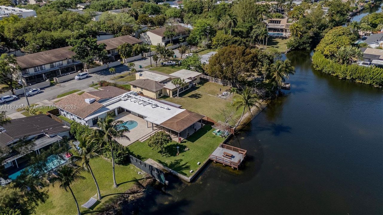 For Sale: $2,490,000 (5 beds, 4 baths, 2759 Square Feet)