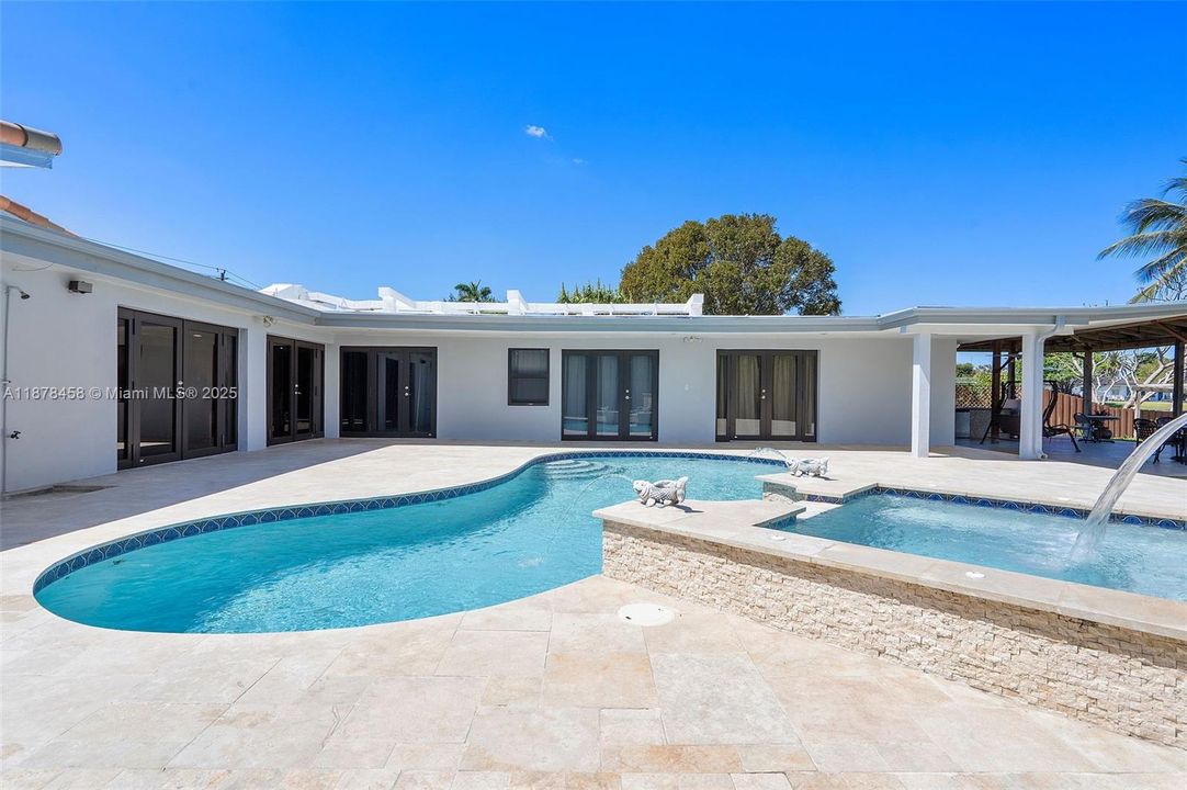 For Sale: $2,490,000 (5 beds, 4 baths, 2759 Square Feet)