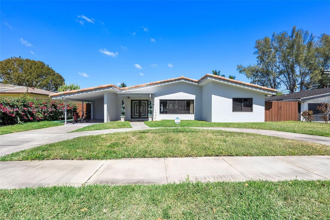 For Sale: $2,490,000 (5 beds, 4 baths, 2759 Square Feet)