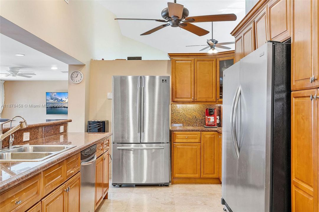 For Sale: $2,490,000 (5 beds, 4 baths, 2759 Square Feet)