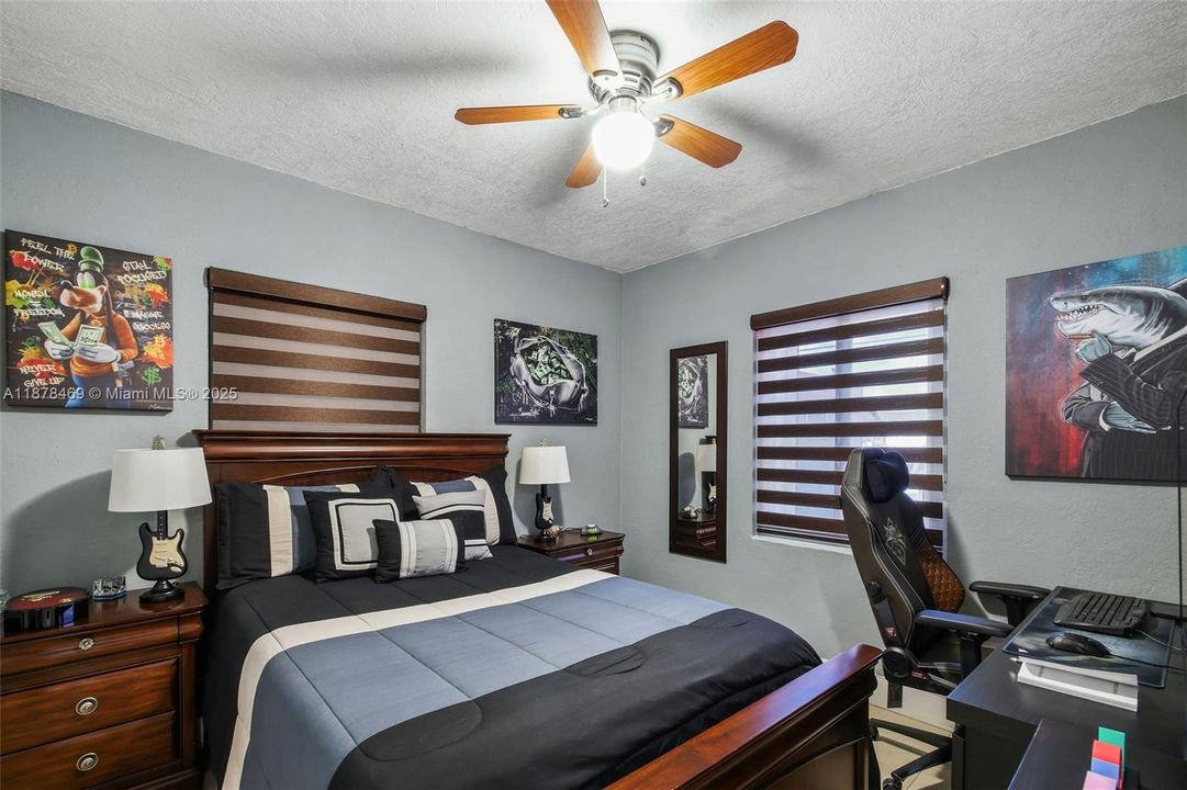 Active With Contract: $400,000 (2 beds, 2 baths, 936 Square Feet)