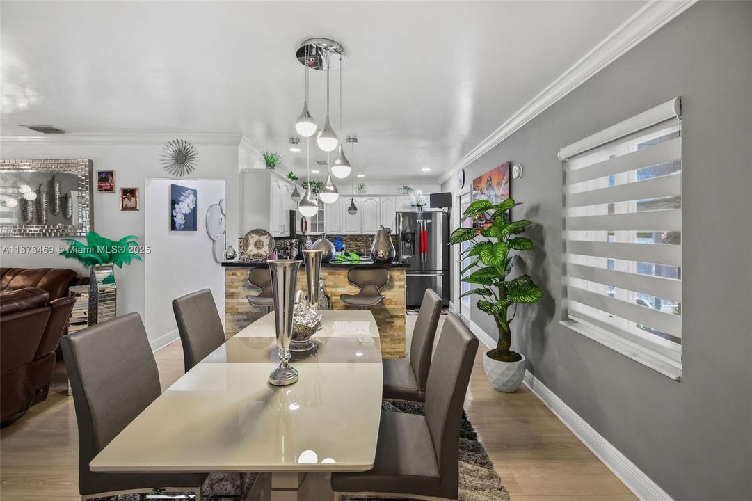 Active With Contract: $400,000 (2 beds, 2 baths, 936 Square Feet)