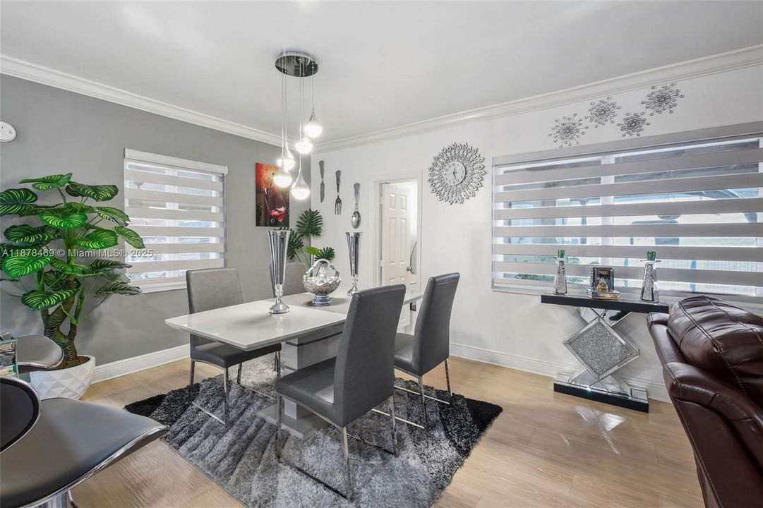 Active With Contract: $400,000 (2 beds, 2 baths, 936 Square Feet)