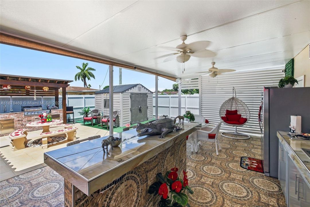 Active With Contract: $400,000 (2 beds, 2 baths, 936 Square Feet)