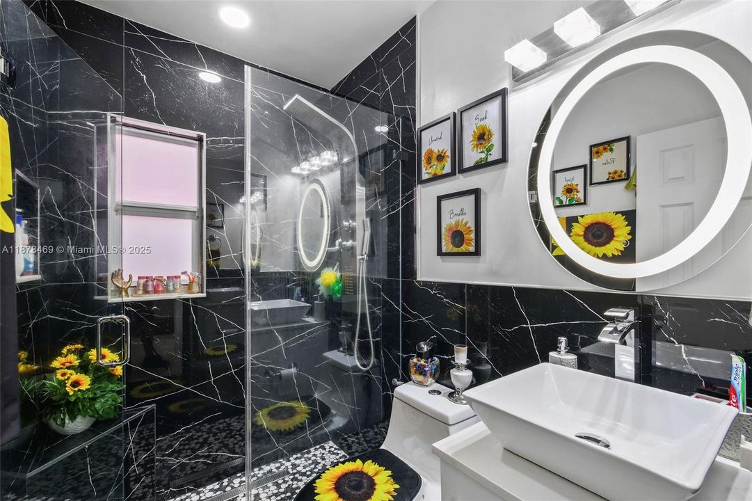 Active With Contract: $400,000 (2 beds, 2 baths, 936 Square Feet)