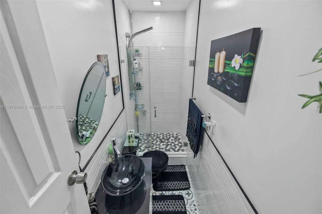 Active With Contract: $400,000 (2 beds, 2 baths, 936 Square Feet)