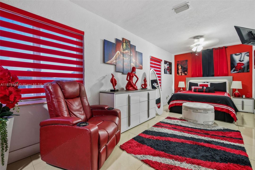 Active With Contract: $400,000 (2 beds, 2 baths, 936 Square Feet)