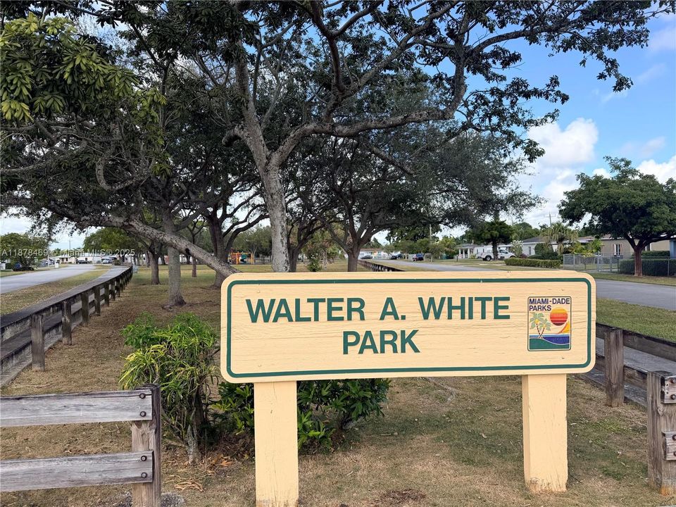 Active With Contract: $400,000 (2 beds, 2 baths, 936 Square Feet)