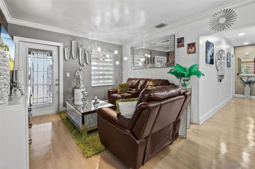 Active With Contract: $400,000 (2 beds, 2 baths, 936 Square Feet)