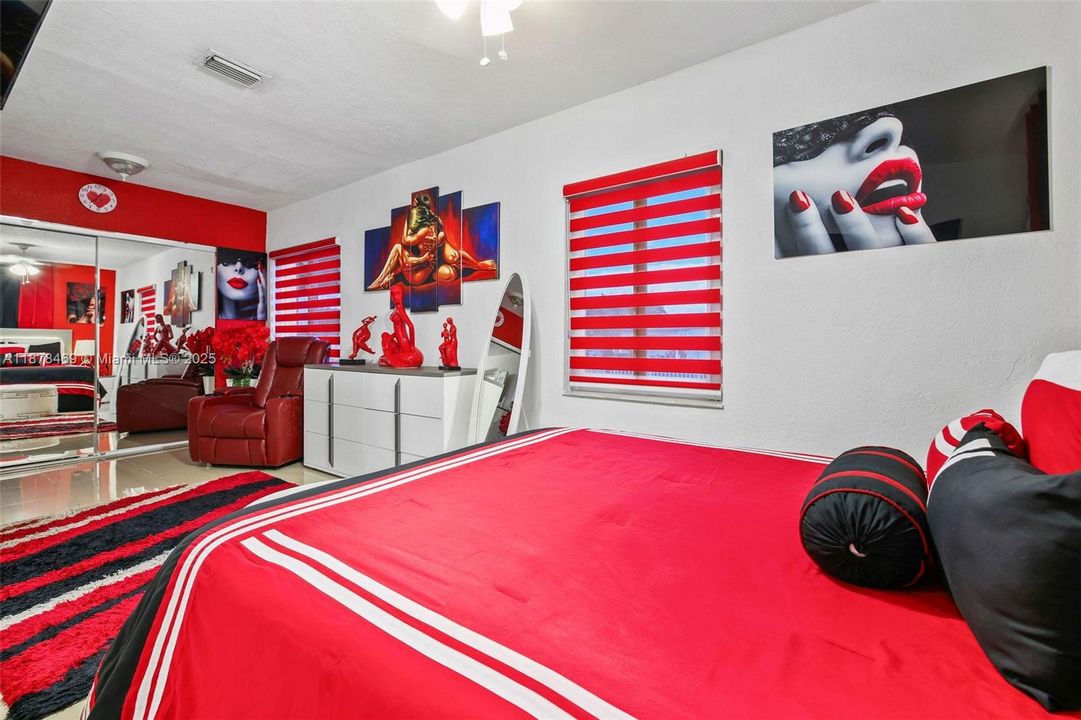 Active With Contract: $400,000 (2 beds, 2 baths, 936 Square Feet)