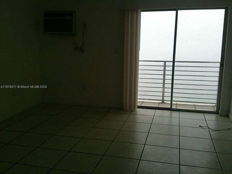 待售: $220,000 (0 贝兹, 1 浴室, 370 平方英尺)