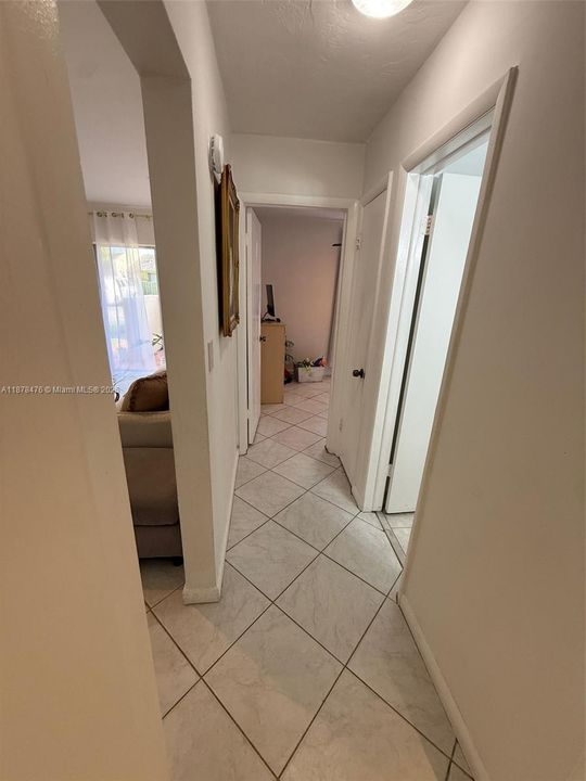 Activo con contrato: $410,000 (3 camas, 1 baños, 1015 Pies cuadrados)