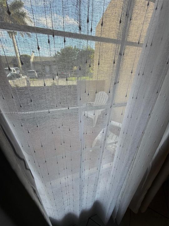 Activo con contrato: $410,000 (3 camas, 1 baños, 1015 Pies cuadrados)