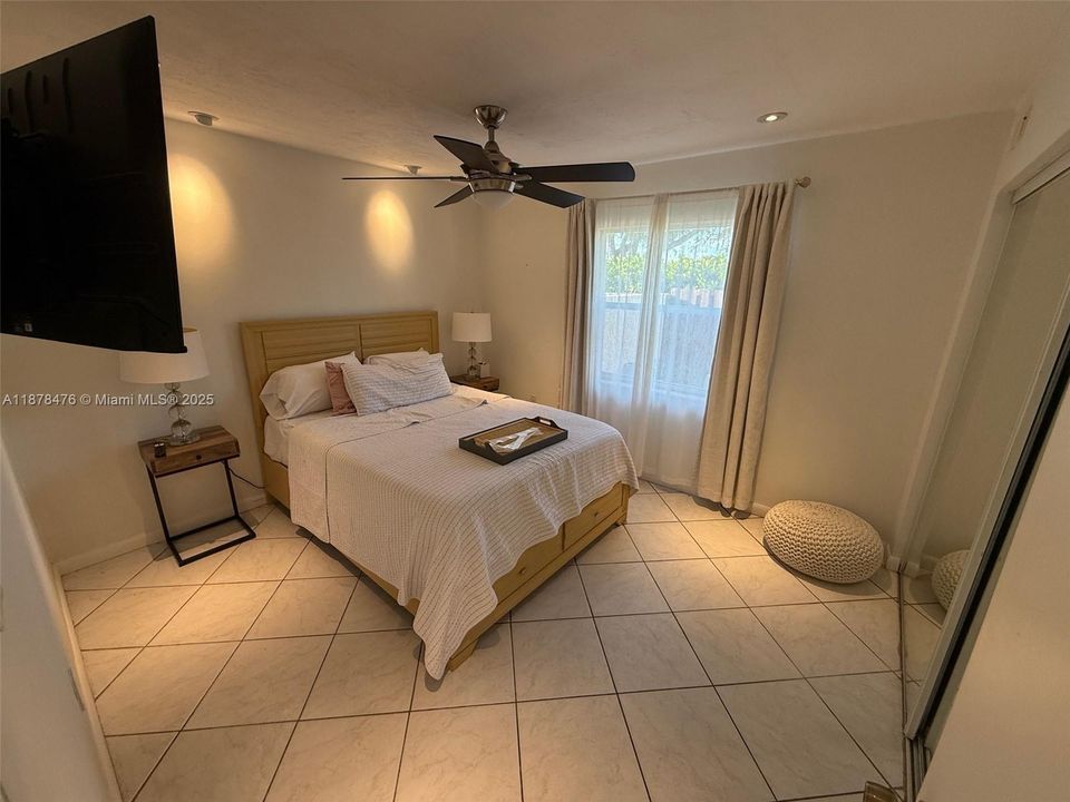 Activo con contrato: $410,000 (3 camas, 1 baños, 1015 Pies cuadrados)