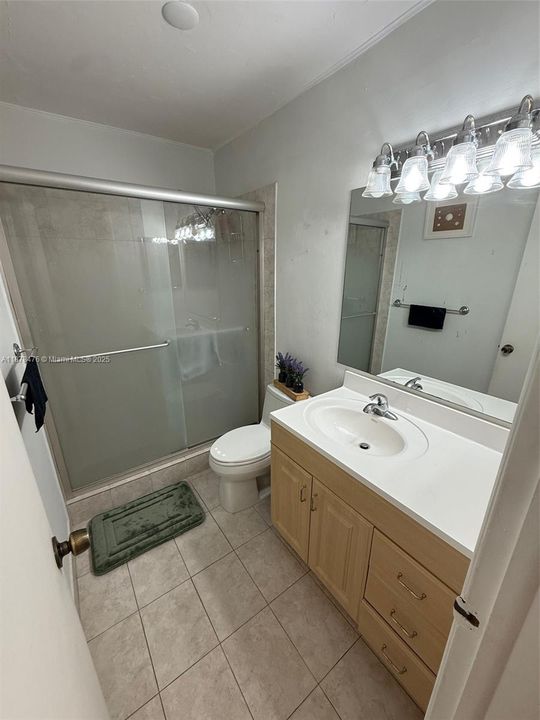 Activo con contrato: $410,000 (3 camas, 1 baños, 1015 Pies cuadrados)