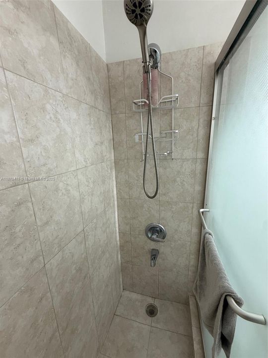 Activo con contrato: $410,000 (3 camas, 1 baños, 1015 Pies cuadrados)