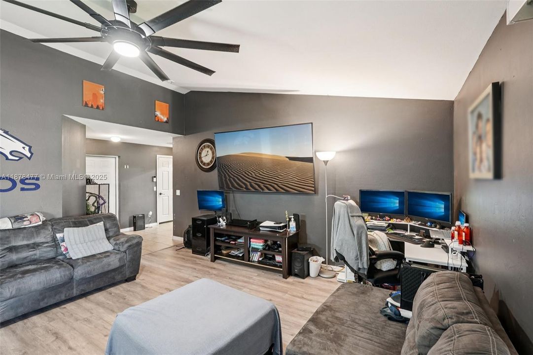 En Venta: $275,000 (3 camas, 2 baños, 0 Pies cuadrados)