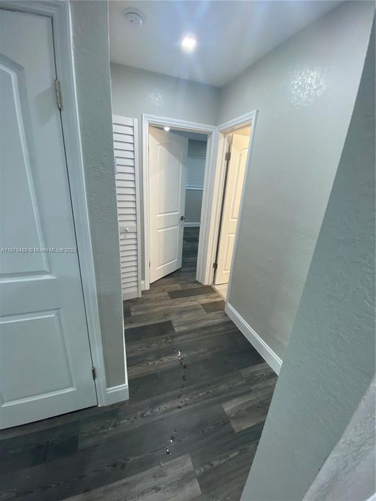 合同活跃: $2,400 (2 贝兹, 2 浴室, 1050 平方英尺)