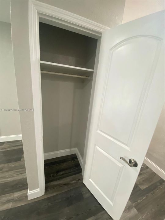 合同活跃: $2,400 (2 贝兹, 2 浴室, 1050 平方英尺)