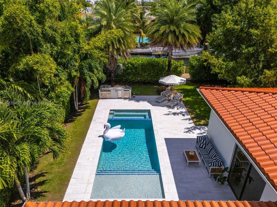 For Sale: $4,500,000 (4 beds, 4 baths, 2455 Square Feet)